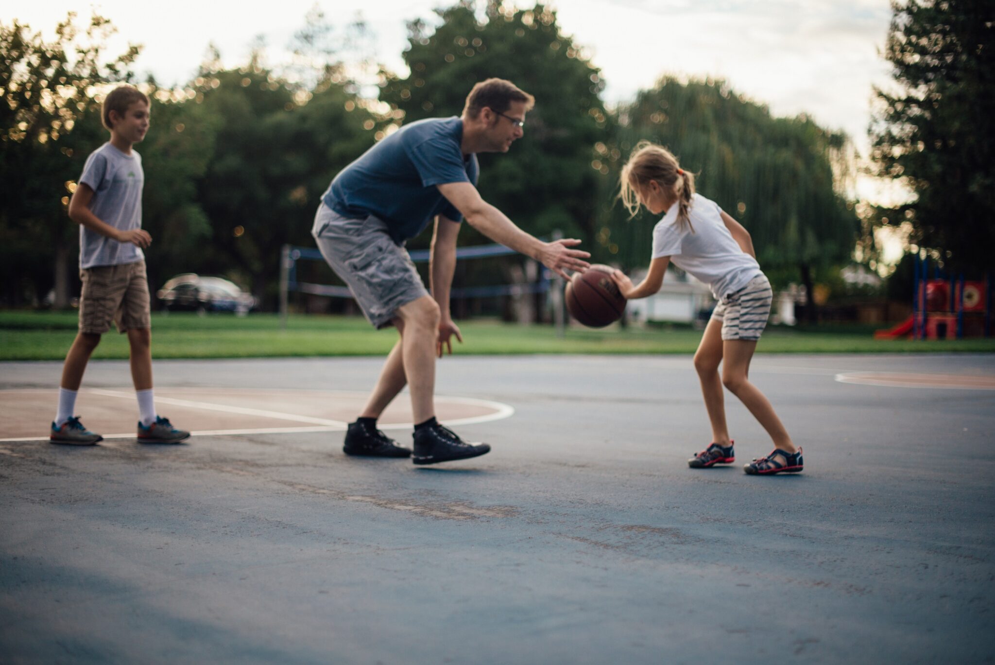 4 Reasons Why You Should Help Your Kids Play Sports At A Young Age