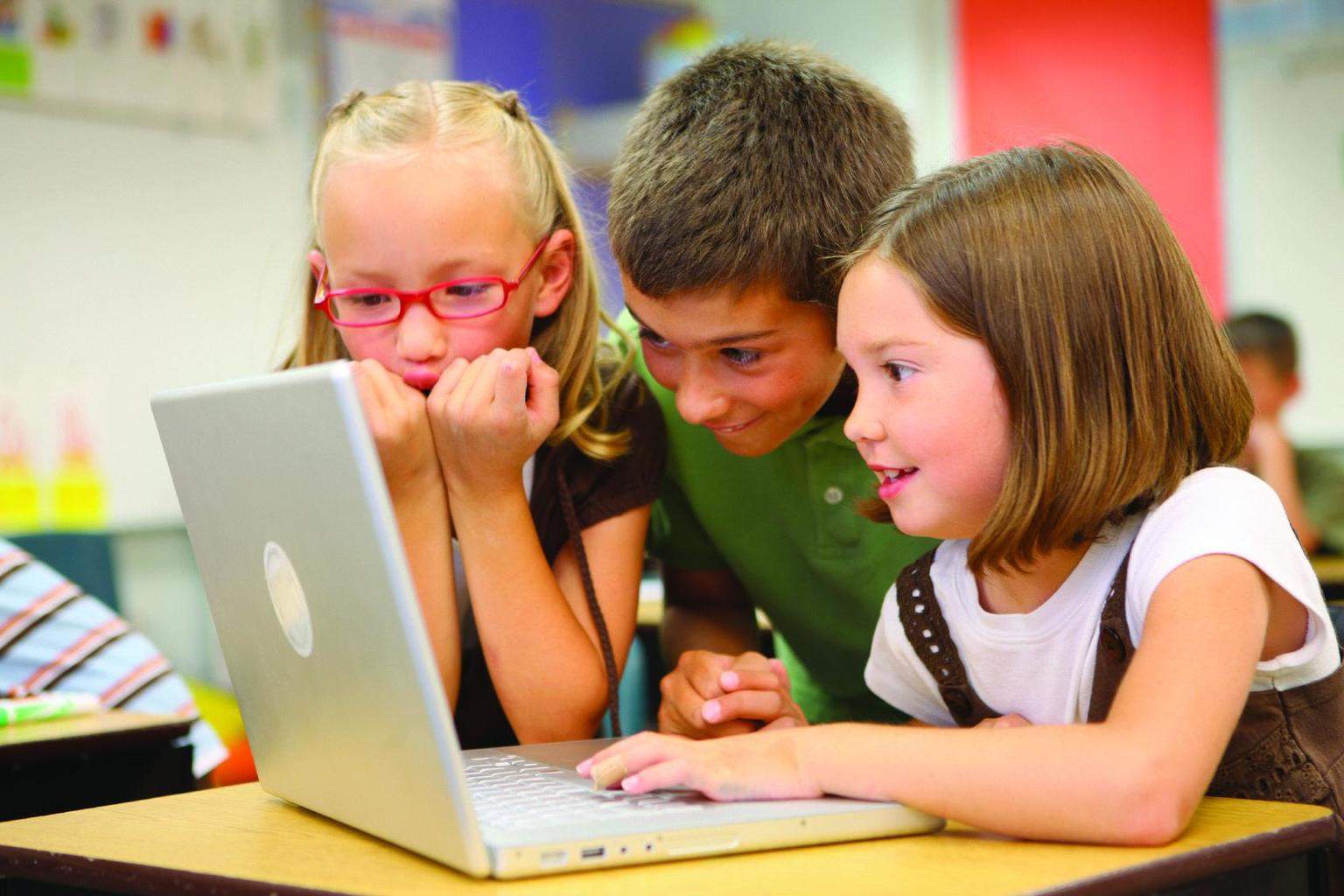4 Benefits Of Teaching Your Kids How To Use Computers And The Internet At A Young Age